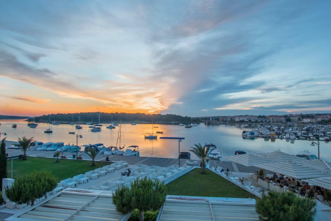 Apartments Riva เมดูลิน ภายนอก รูปภาพ
