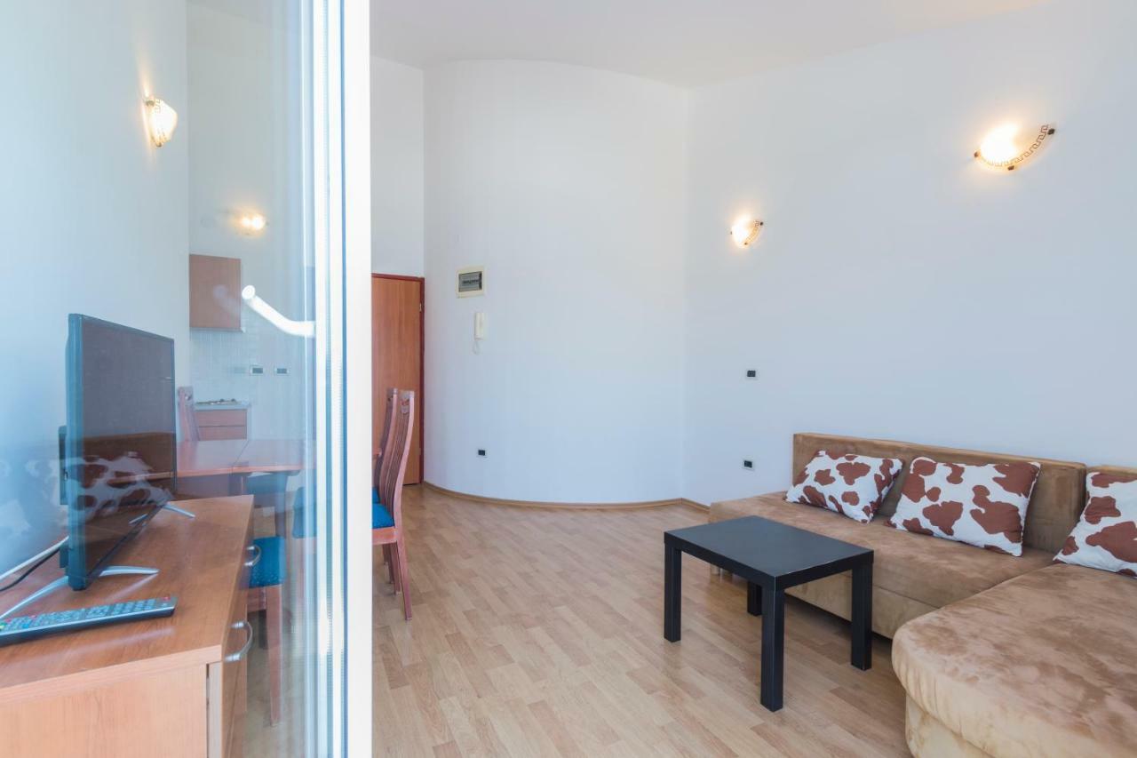 Apartments Riva เมดูลิน ภายนอก รูปภาพ